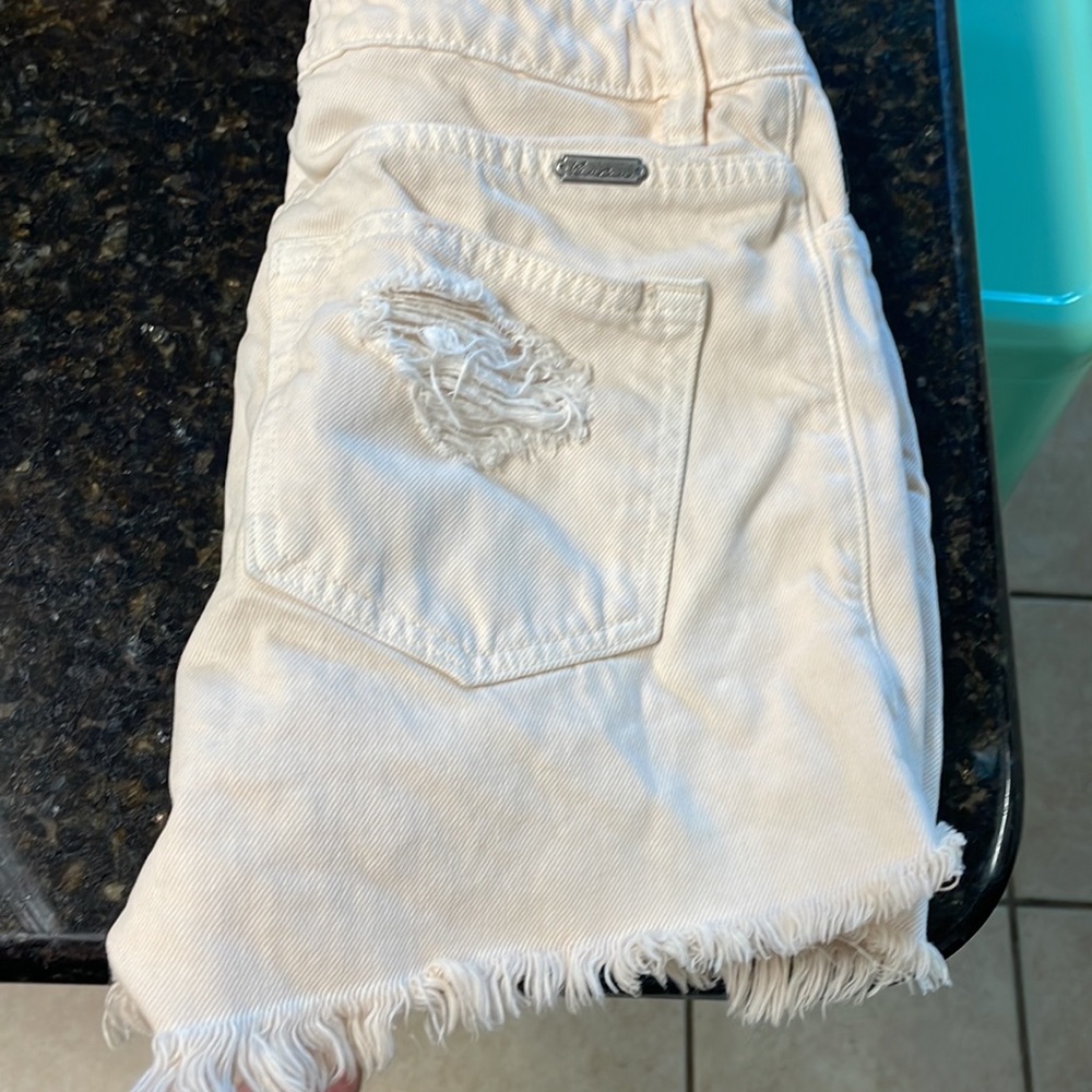 Distressed shorts - Picture 4 of 6